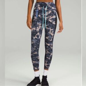 LULULEMON  Cargo Super-High-Rise Hiking Tight in Psychedelic Toile Starlight